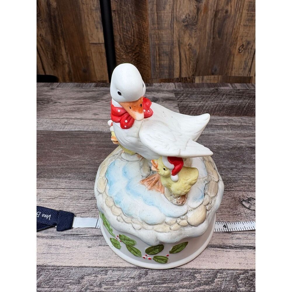 Vintage Duck Music Box Mother Duck Duckling Ceramic Wind Up Taiwan